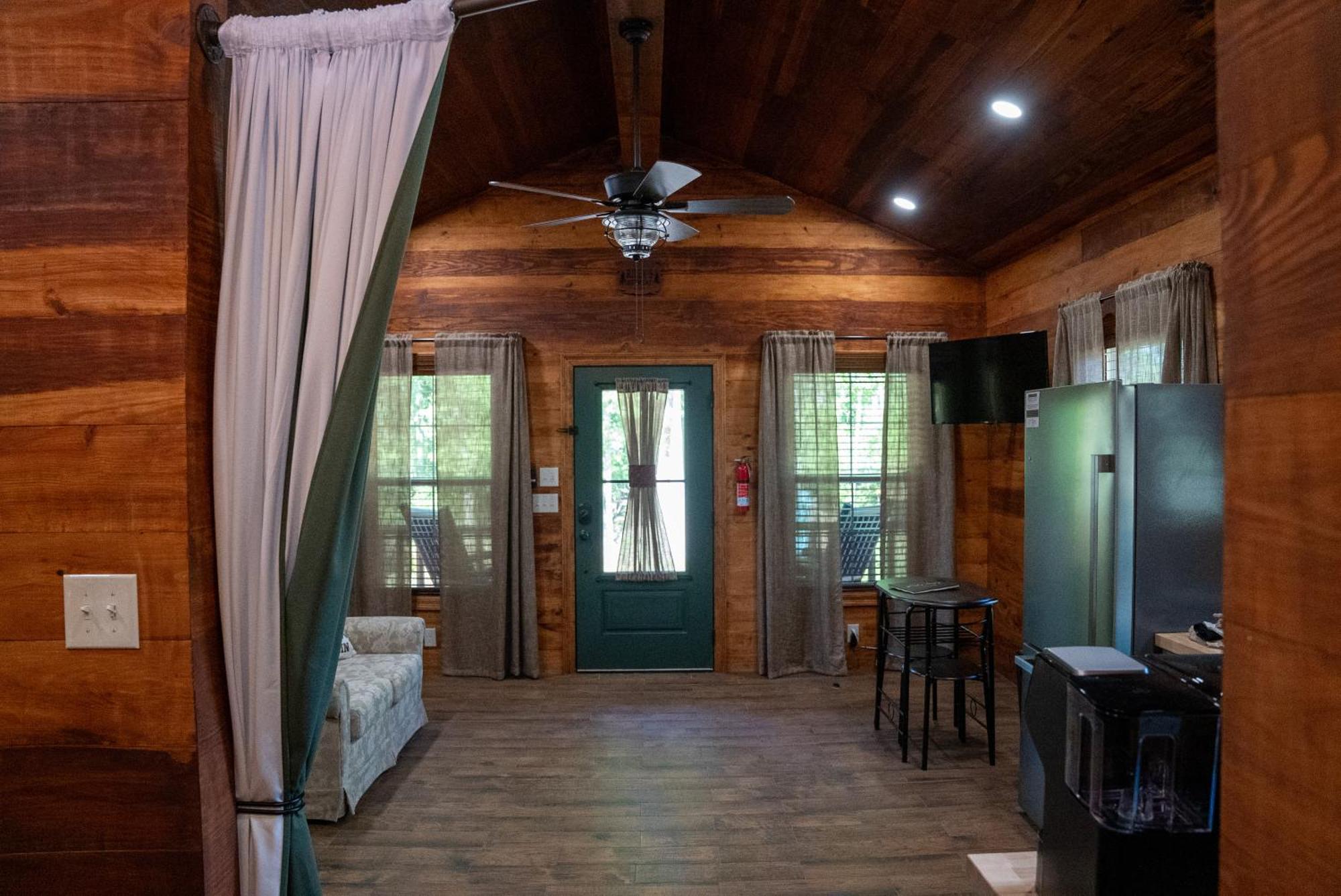 Riley'S Retreat Cabin Broussard Екстериор снимка